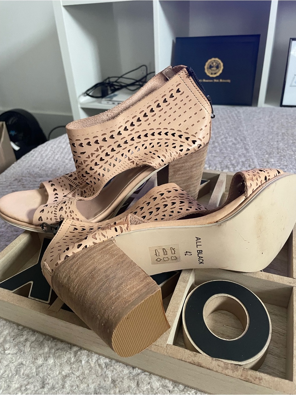 Laser-Cut Peep Toe Block Heel Sandals in Nude Pink